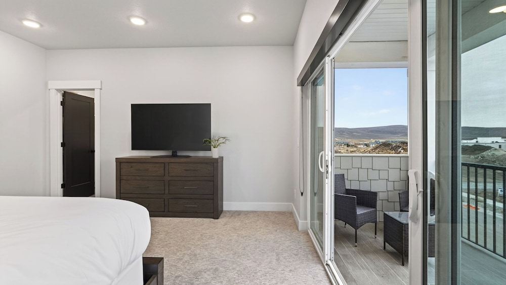 Spacious Park City Home w/ Hot Tub & Game Room Near Skiing & Trails Poppy Peak by Avantstay