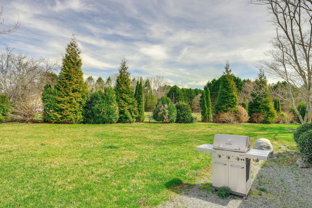 River Access & Gorgeous Views: Pisgah Forest Home!