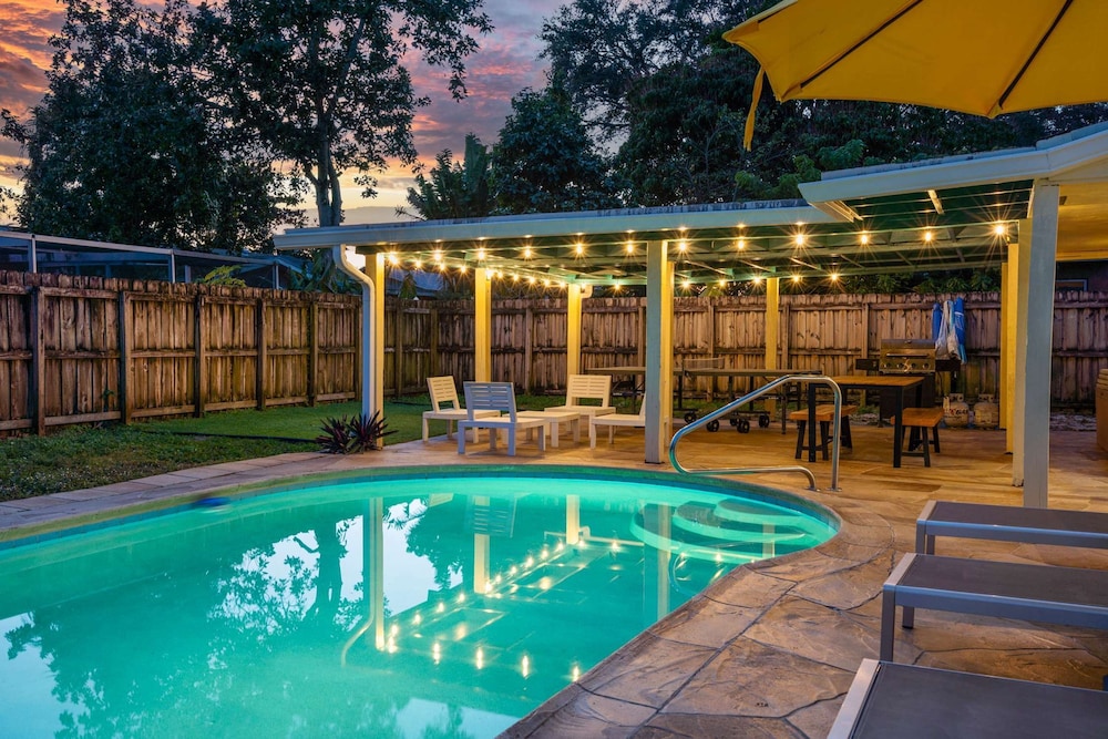 4BR With Private Pool and Game Room - Prime Location