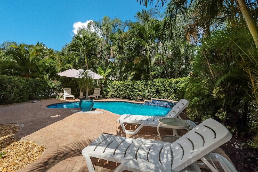 Sunkissed 3 Bedroom Townhouse by RedAwning