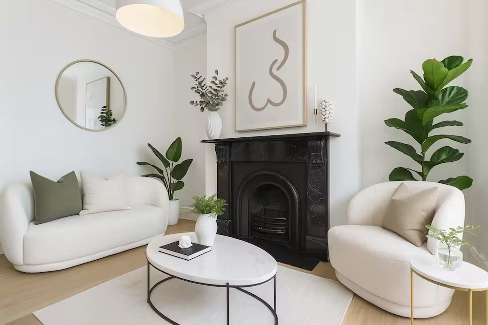 Stylish 4BR City Retreat