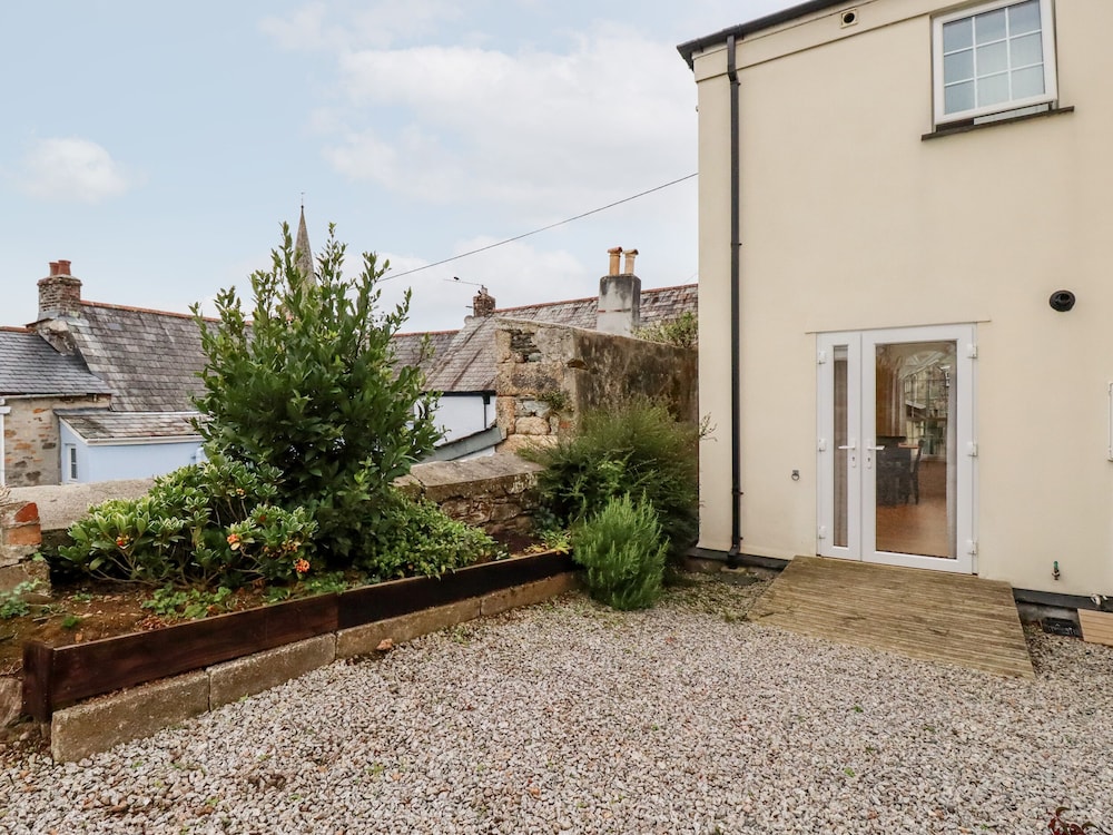 2 Old Talbot Cottages
