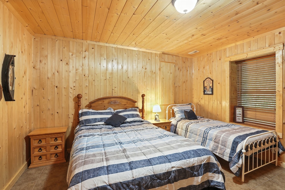 Secluded Mountain Retreat With Stunning Views 4 Bedroom Home