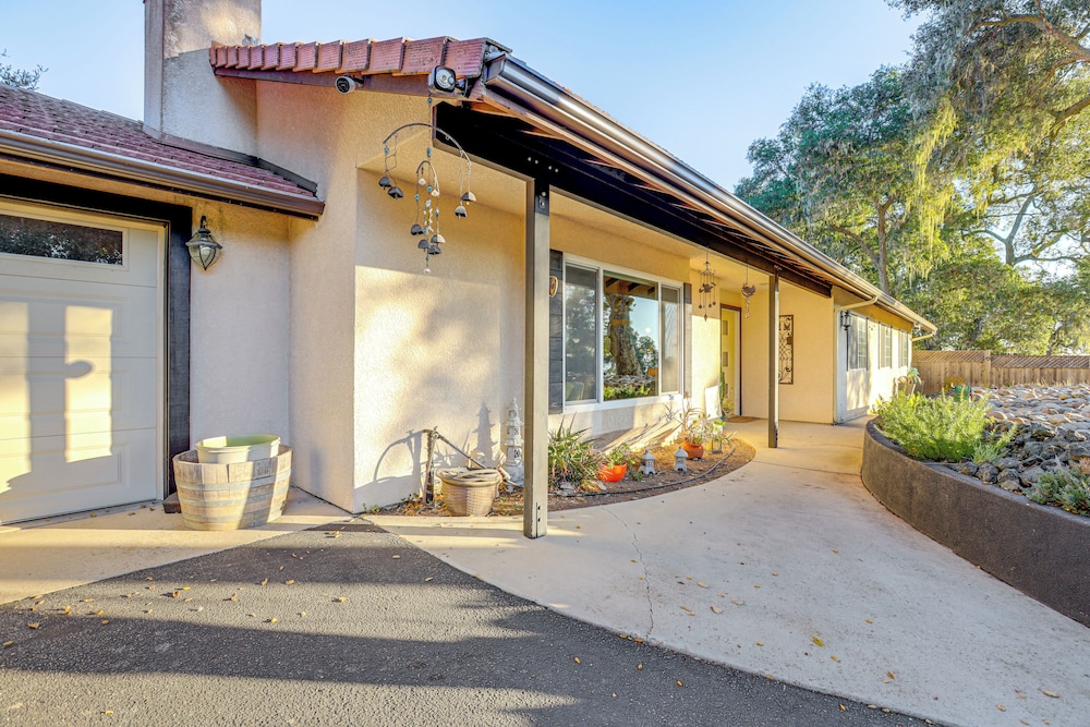 Near San Luis Obispo Wine Country: Mtn-view Haven