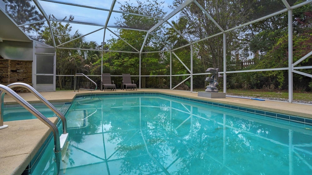Spacious Retreat w/ Private Pool, Spa, Fireplace + Attraction Tickets!