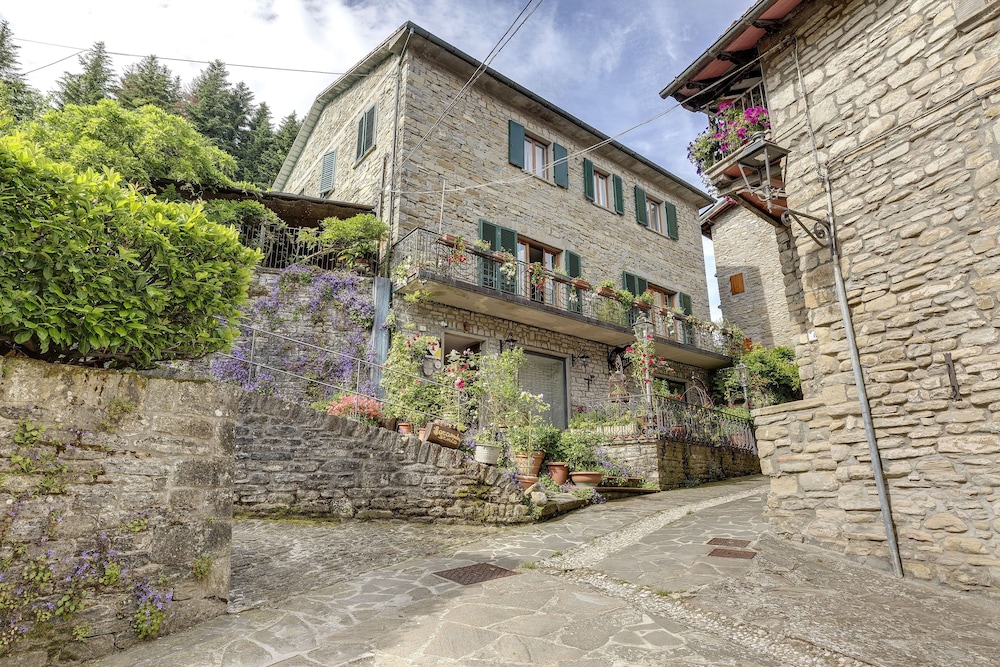 Entire Hilltop Villa With Private Pool In Palazzuolo Sul Senio