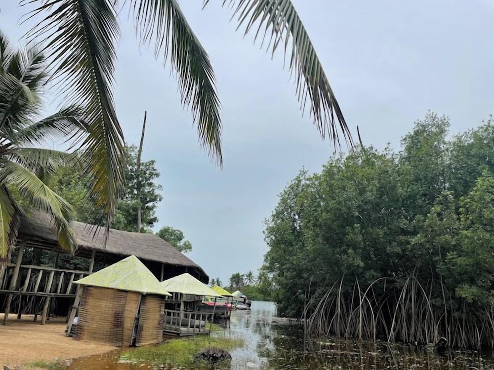 La Campagne Tropicana Beach Resort