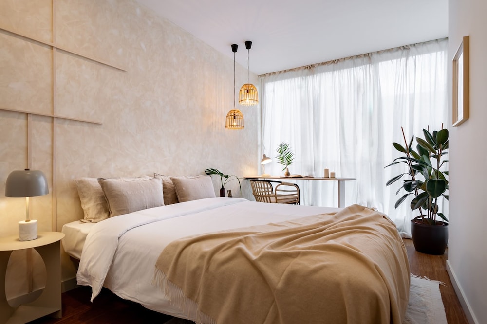 Java - 3 Bedroom and Shared Pool in Almagro