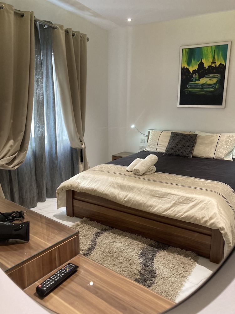 Side SeaView 3Bedrooms Apartment Sliema view 4