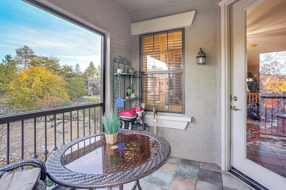Stay, Work & Golf! Prescott Condo w/ WFH Setup