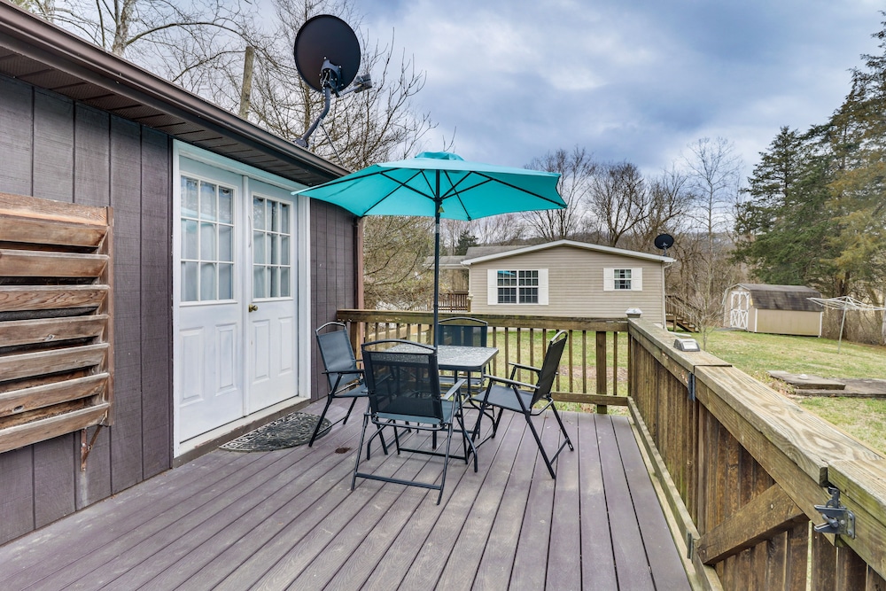 Quaint Shenandoah River Cabin: Kayak + Paddleboard view 5