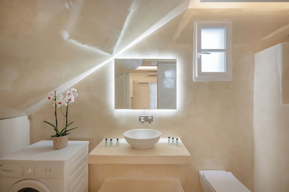 Loukas & Emma Eco Houses