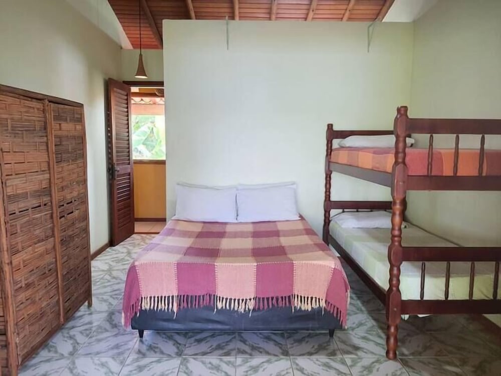 Casa de Temporada Felicidade, 38 Hóspedes, 2 Piscinas, 9 Suítes e 2 Churrasqueiras em Itacaré Bahia