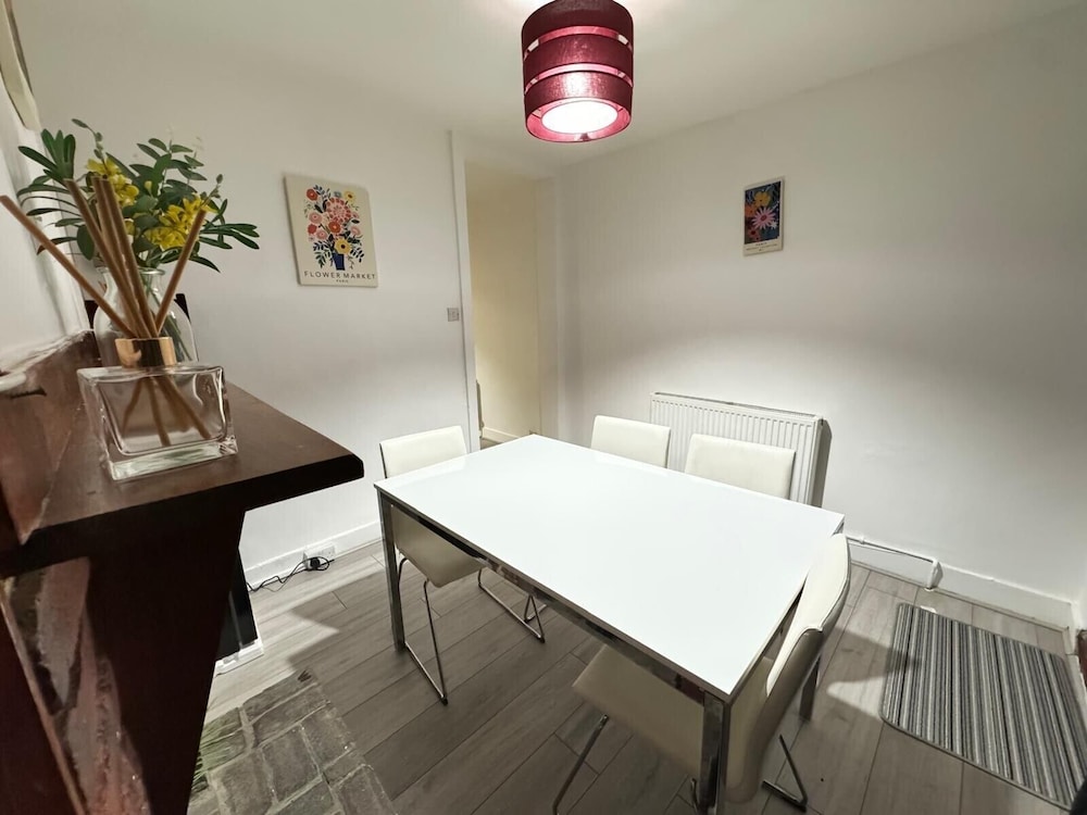 South Croydon - Sleeps 4 - Garden - 85walkingscore