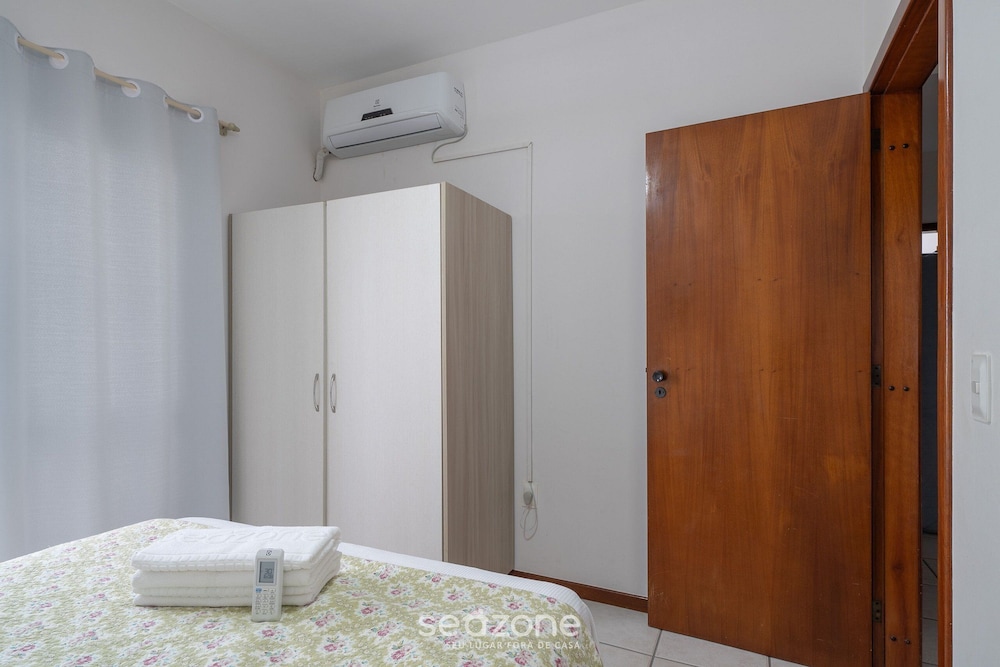 3BR Beachfront apt w/ BBQ Rsl0502