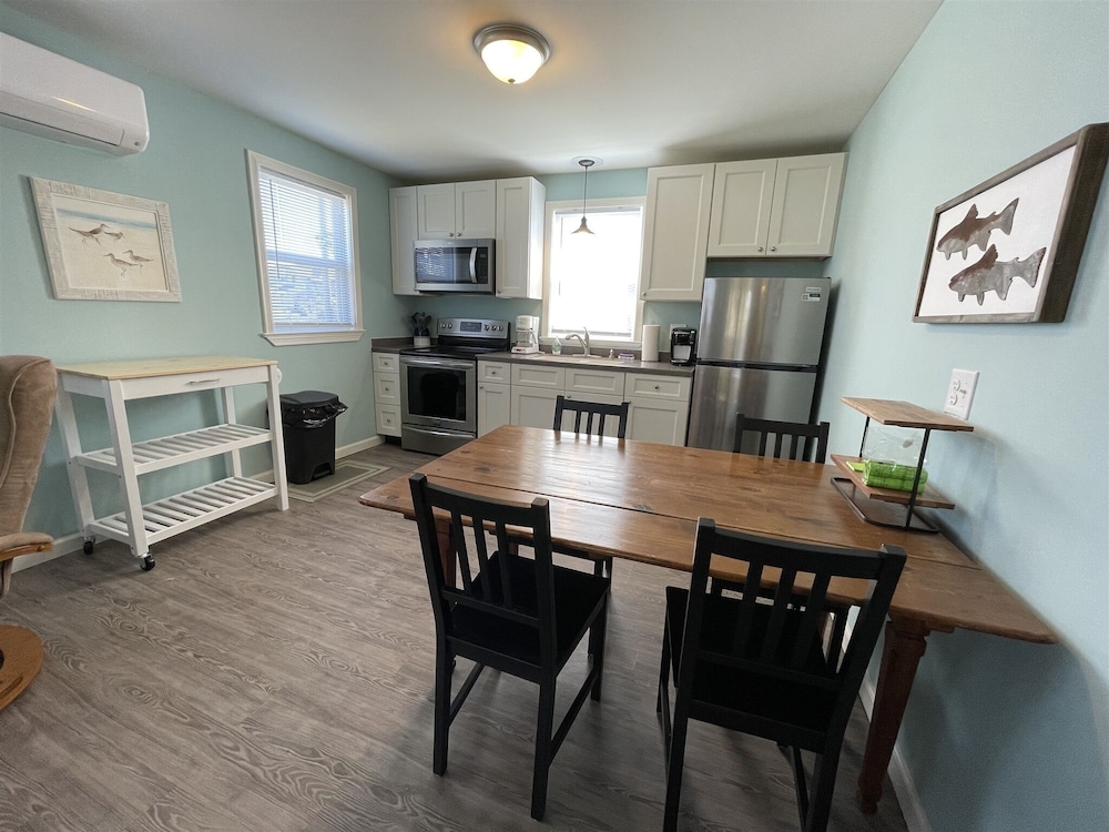 Sunfish Cove 2 Bedroom Cottage by RedAwning view 5