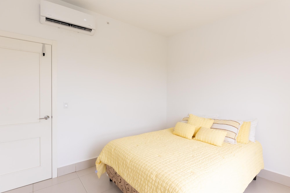 Ourfriends Condo by Acomodo