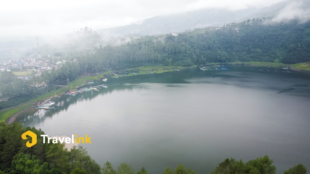 The Lakebox Menjer by Travelink