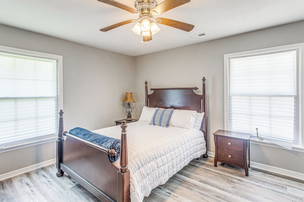 4 Mi to Loris Nature Park: Family Home w/ Yard