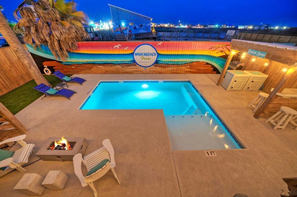 Sleeps 22! 2 Homes Priv Pool, Putting Green, Bar, Deck, Prime Port A Location