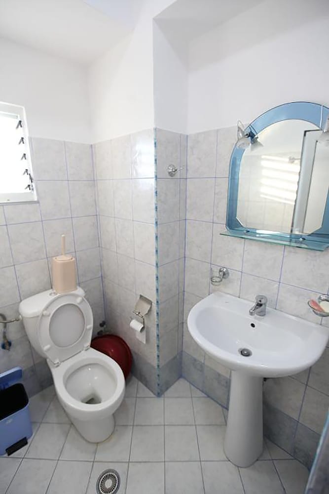 Vila Riza Veliu