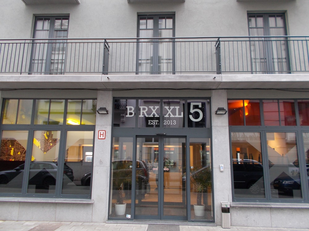 BRXXXL5 - Hostel