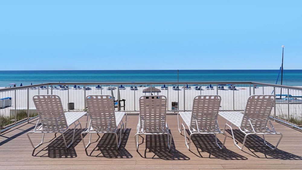2BR Gulf Front Condo w/ Pool, Gym, Hot Tub + Free Attraction Tickets!
