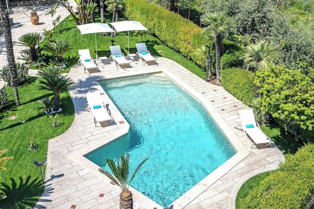 Luxury Levaina Villa, Sleeps 8 on the Amalfi Coast