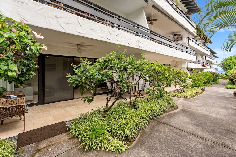 Oceanfront Complex - Updated Ground-floor Condo w/ AC & 2 Pools - Vrkcv