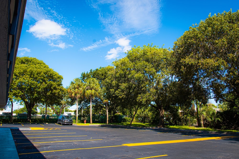 Motel 6 Lantana, FL