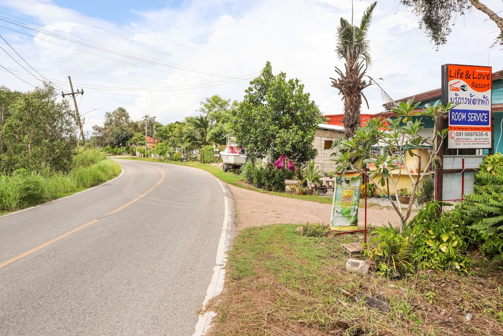 OYO 902 Life​ &​ Love​ Resort​