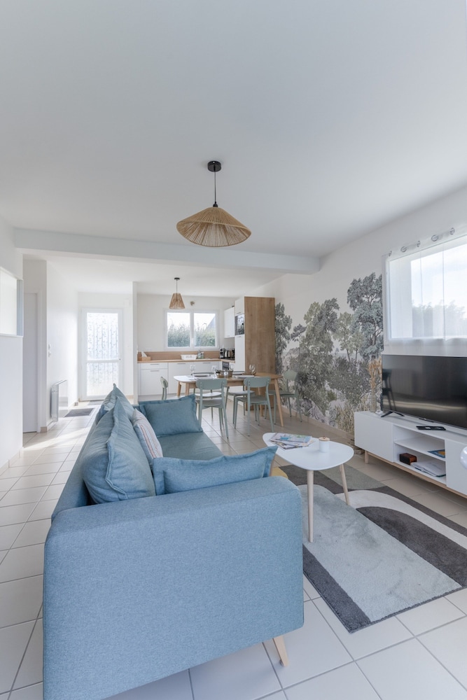 Charming House 300m From the sea