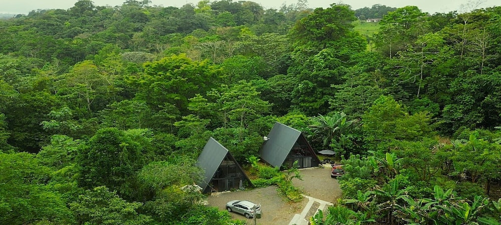 Yarumo Lodge Río Celeste Black Chalets