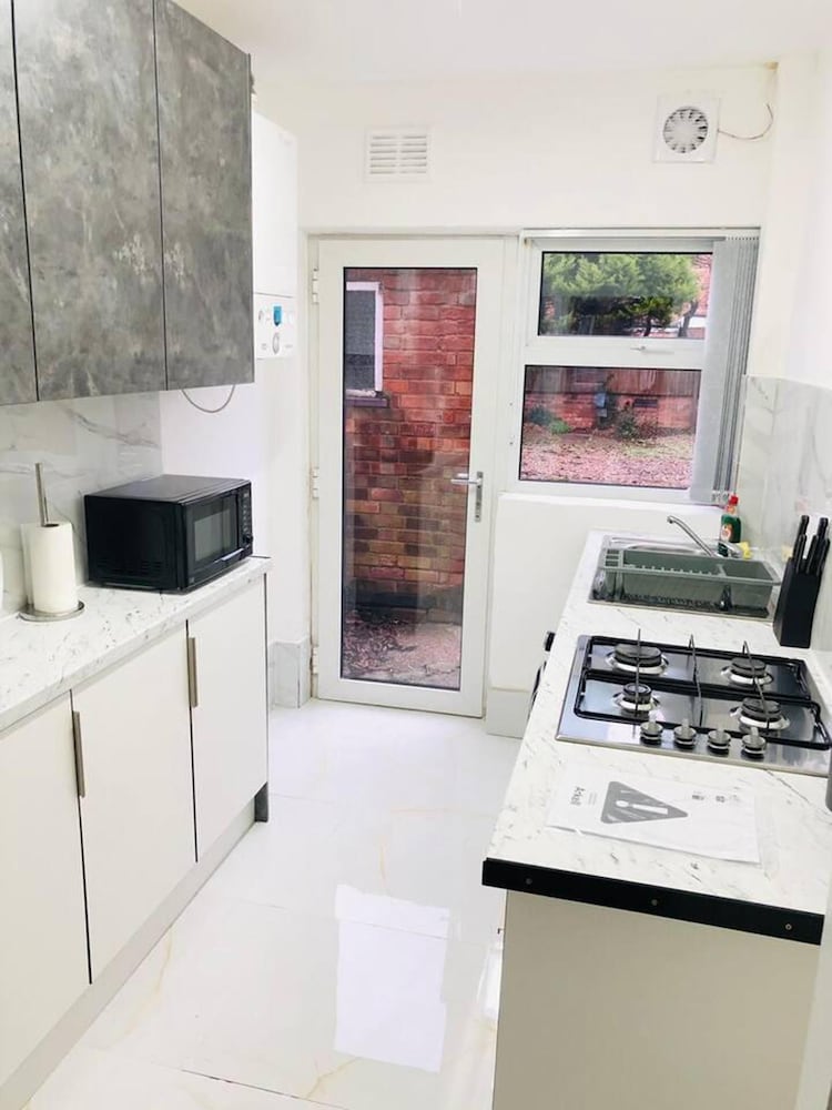 Loughborough Vacations - 4 Bedroom Lovely Home in Loughborough Town  Uni - Property Image 8