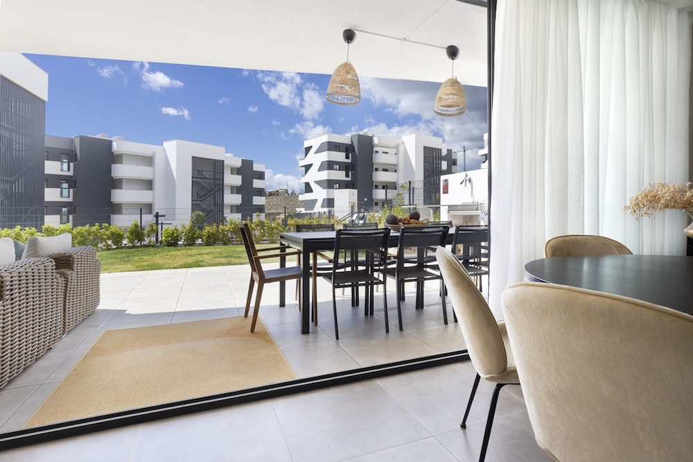 Luxury Apartment With Garden in Higueron