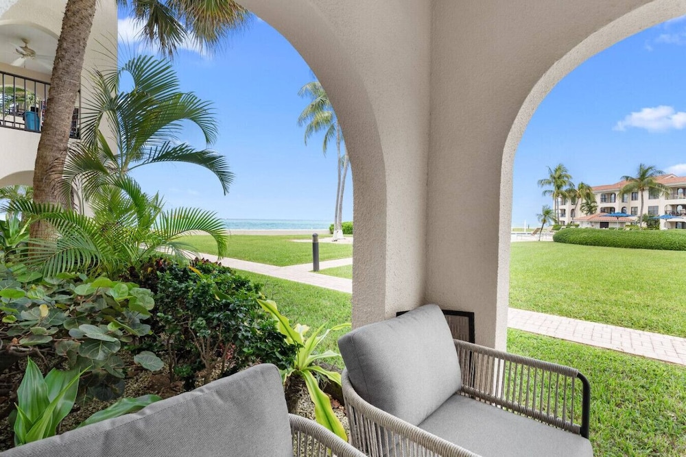 New Remodel Ocean View Pool 75 TV Sleeps 6