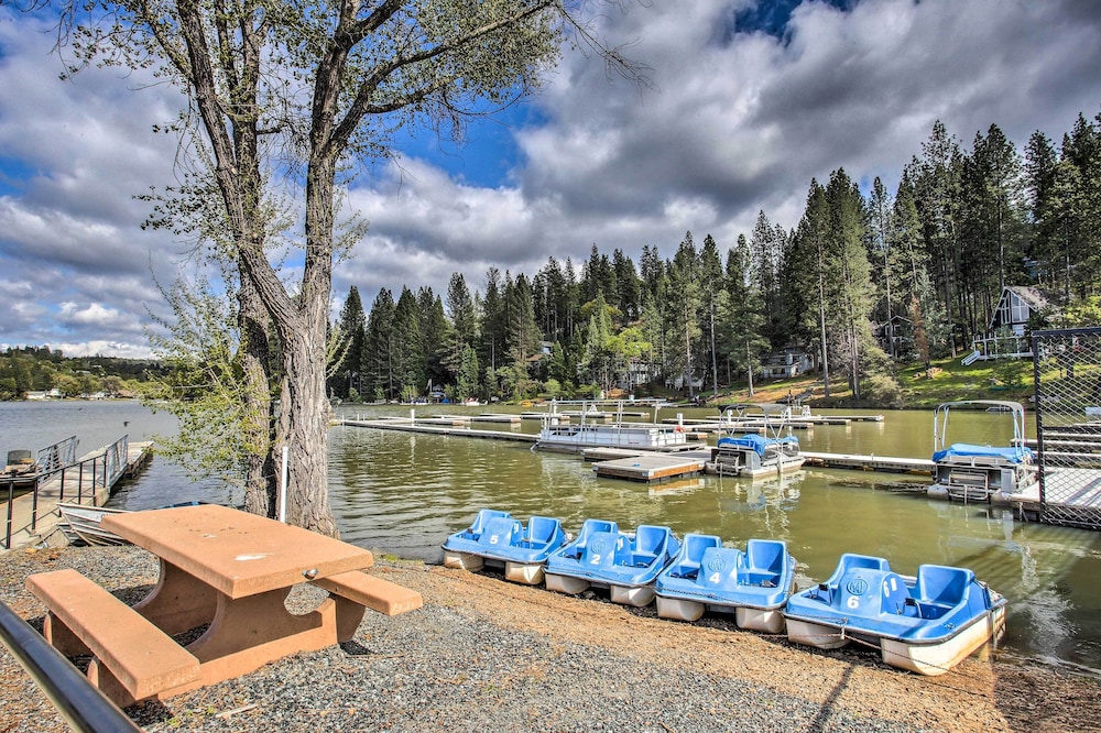 Access to Pine Mountain Lake: Family Cabin w/ Deck
