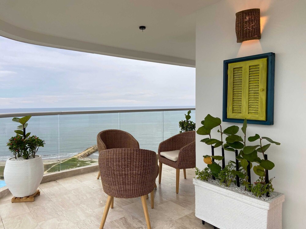 w Majestic Loft w Ocean View in Crespo