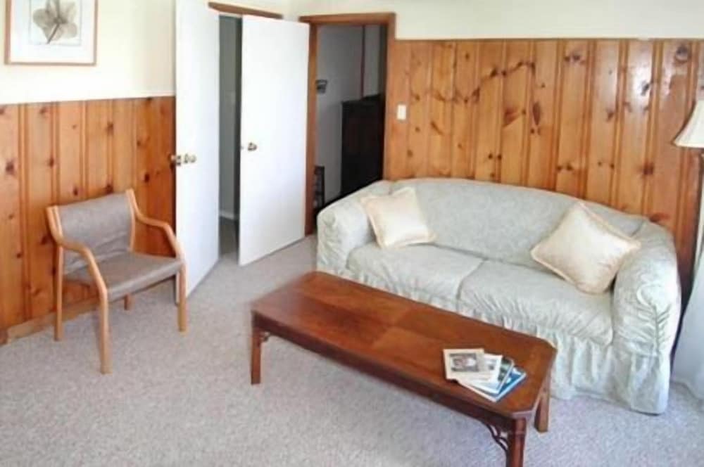 Sooke Vacations - Ty Collwyn Waterfront Retreat - Property Image 7