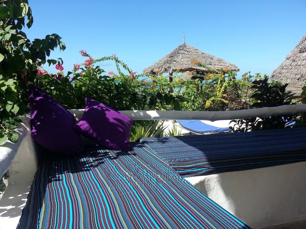 Villa - Right on the Beach, Under the Coconut Trees, Sleeps 10, Pool, Chef view 5