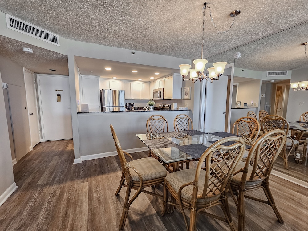 507 South Hampton 2 Bedroom Condo