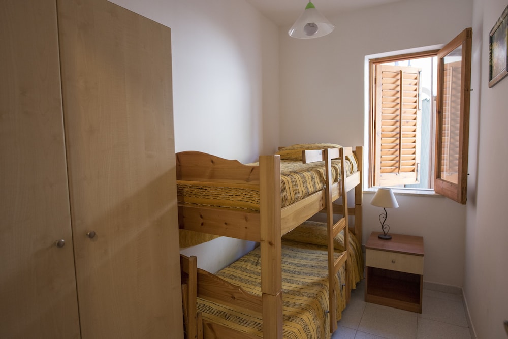 Sea Front Apartment 5 Beds With Balcony 250 Meters From the Beach photo 4