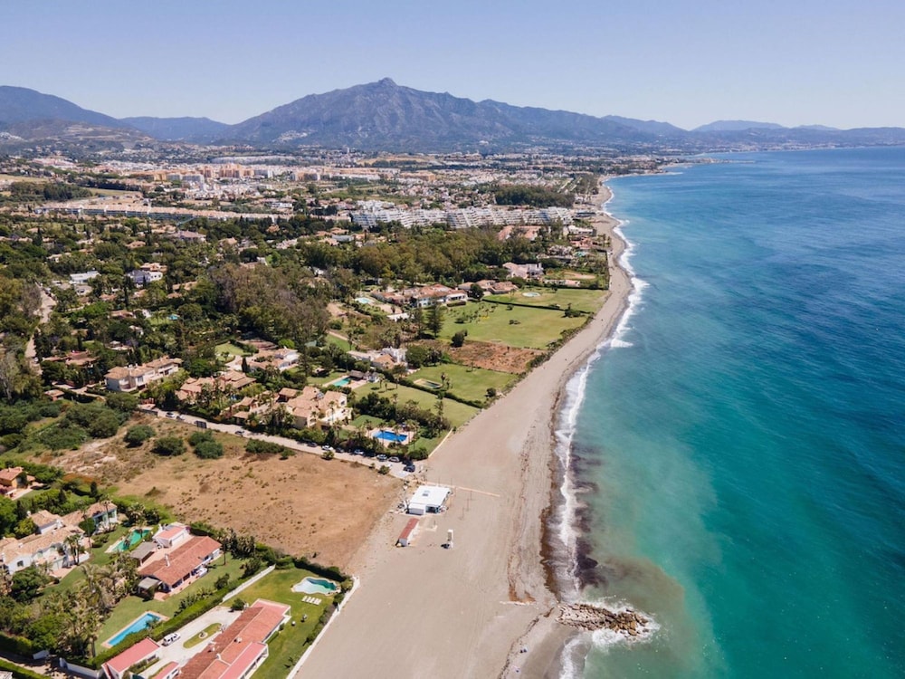 Amazing Beachfront Villa Heated Pool Marbella