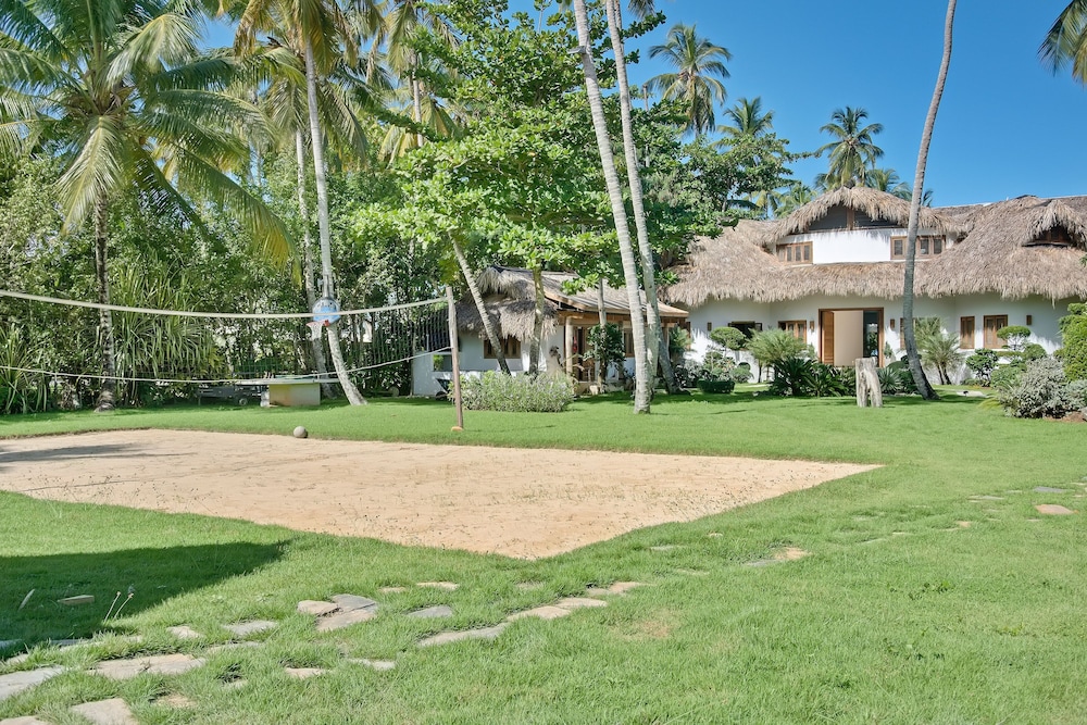Beachfront Oasis Pool Chef Hskp Sleeps 22 view 4