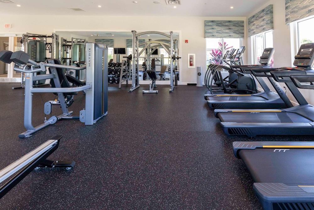 Stylish 4BR Pool Townhome Storey Lake