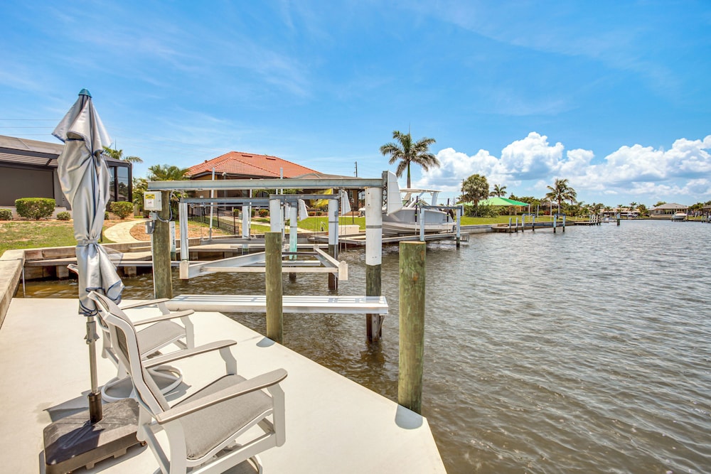 Sunset Views, Dock: Canalfront Home in Punta Gorda