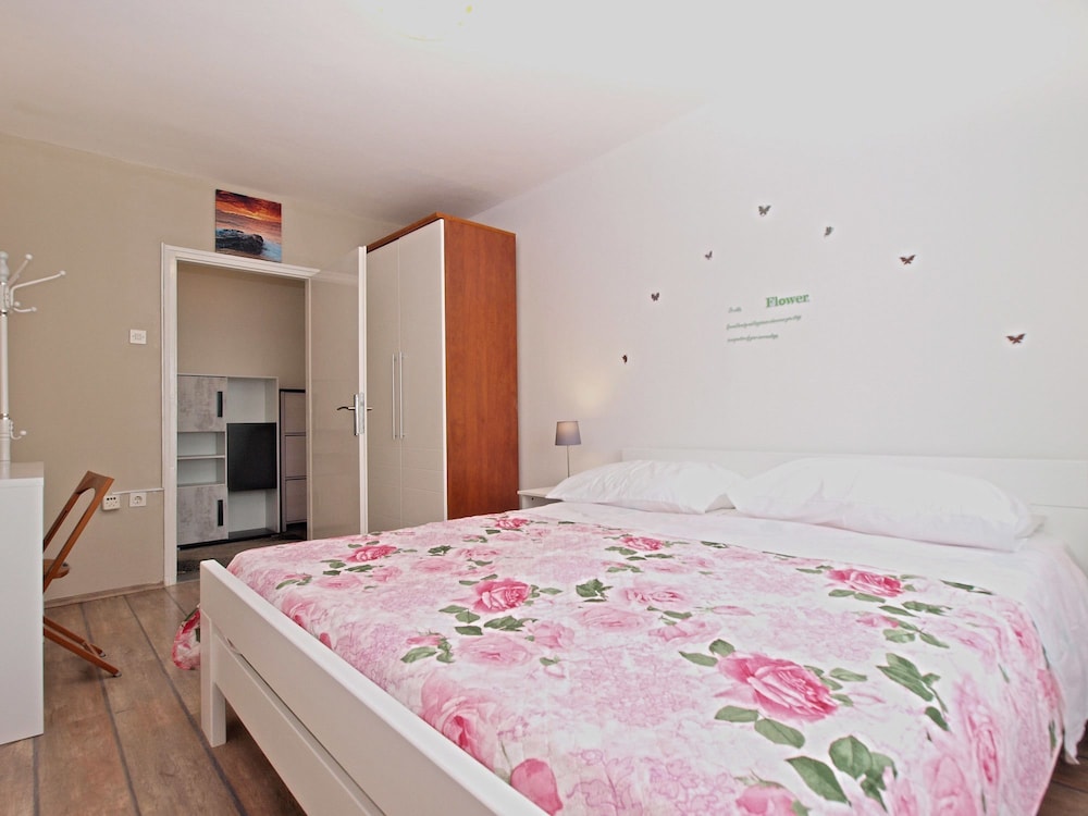 Apartment 1592 view 4