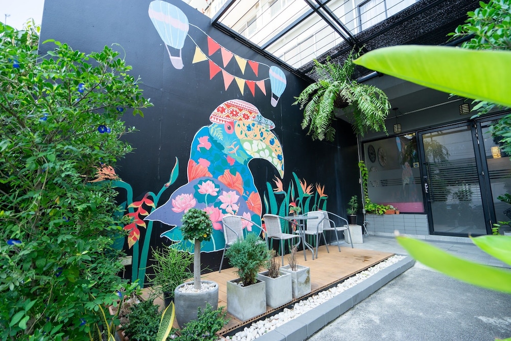 Warm Hostel