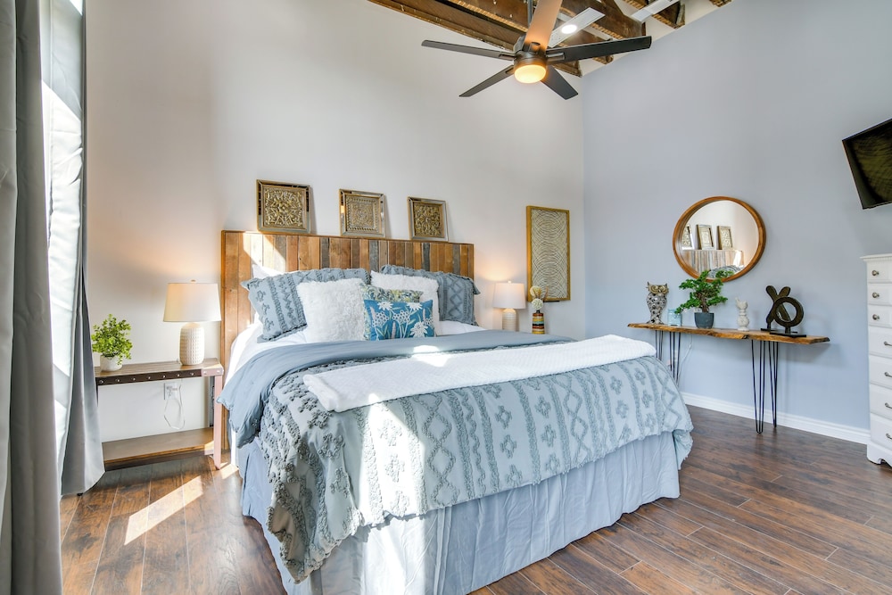 Loft-style Apt in Dtwn Monett: Pets Welcome!