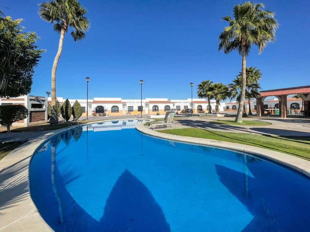 Mexican Ambience Townhome With Pool 28